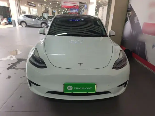 Tesla Model Y — Фото автомобиля 2