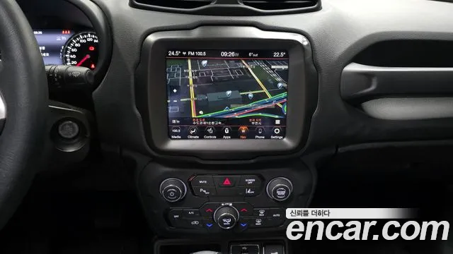 Jeep Renegade — Фото автомобиля 16