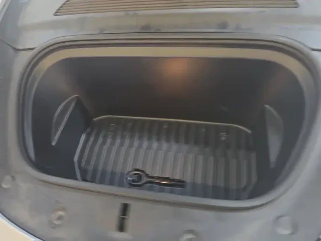 Tesla Model Y — Фото автомобиля 10