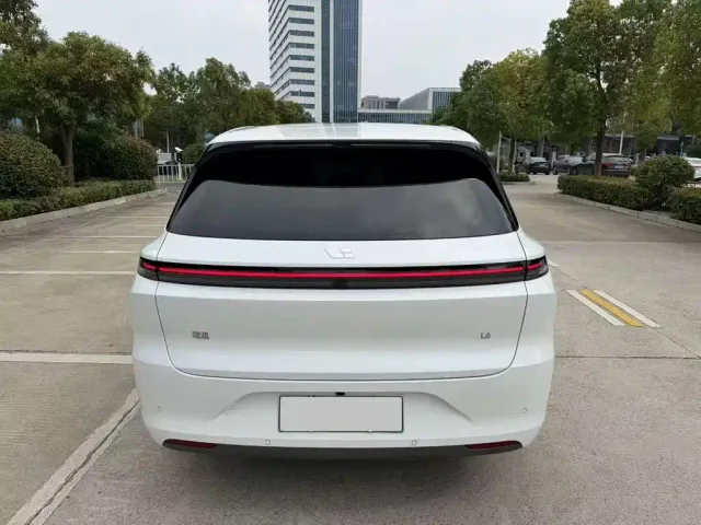 Li Auto L6 — Фото автомобиля 9