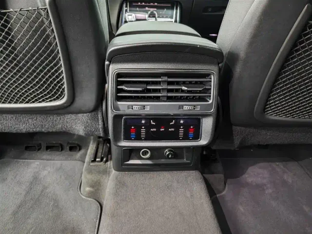 Audi Q7 — Фото автомобиля 9