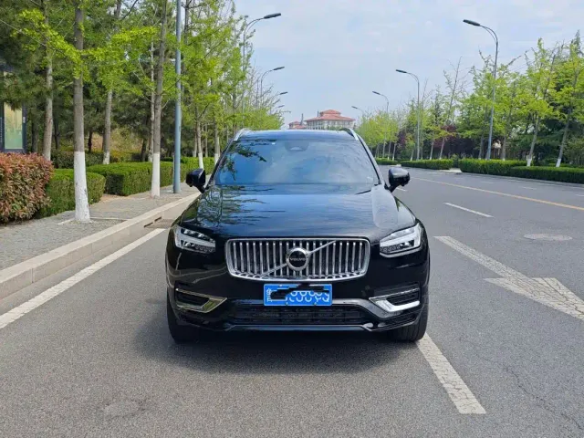 Volvo XC90 — Фото автомобиля 2