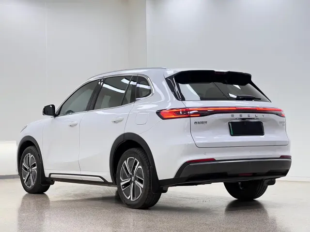 Geely Galaxy Starship 7 EM-i — Фото автомобиля 5