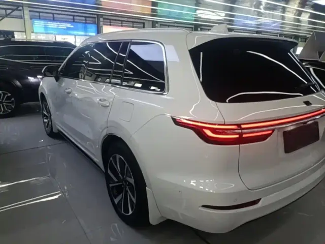 Li Auto ONE — Фото автомобиля 4