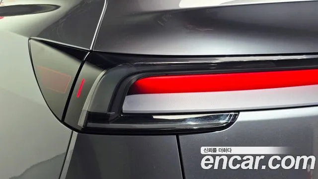 Tesla Model Y — Фото автомобиля 8