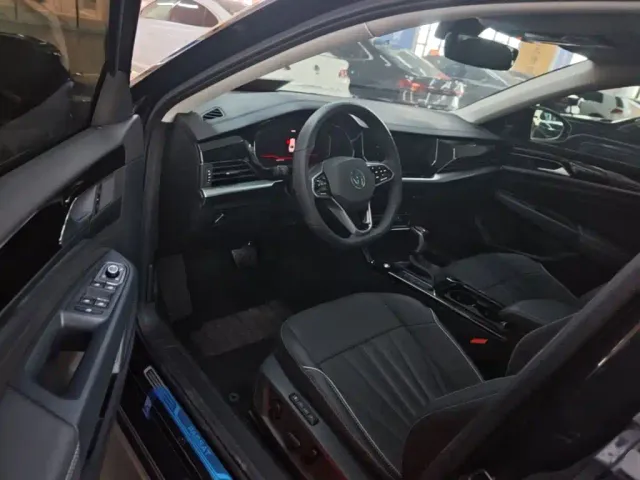 Volkswagen Passat — Фото автомобиля 15