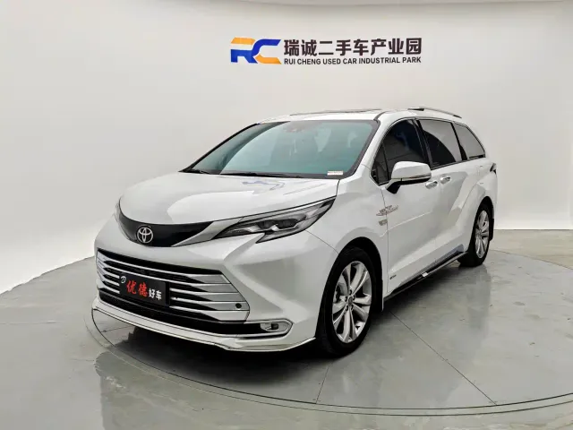 Фотография автомобиля — Toyota Sienna