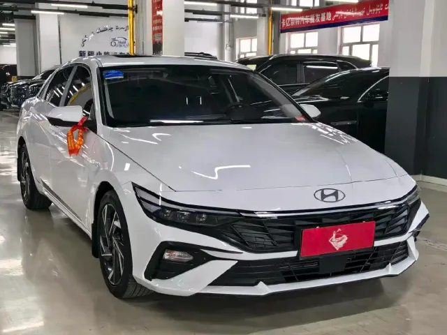 Hyundai Elantra — Фото автомобиля 3
