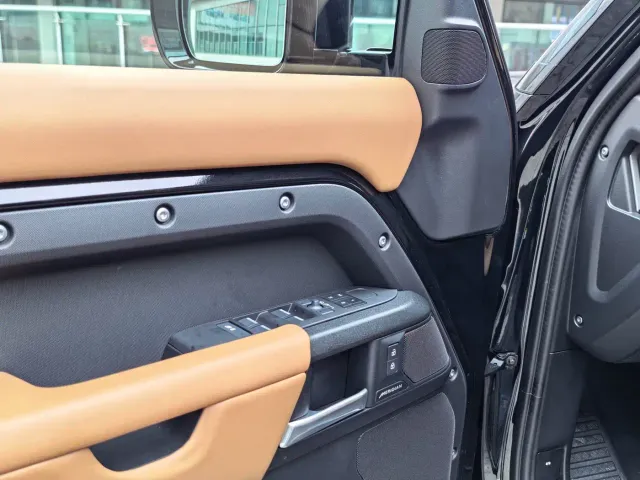 Land Rover Defender — Фото автомобиля 9