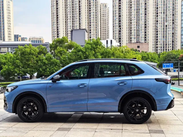 Volkswagen Tiguan L — Фото автомобиля 4