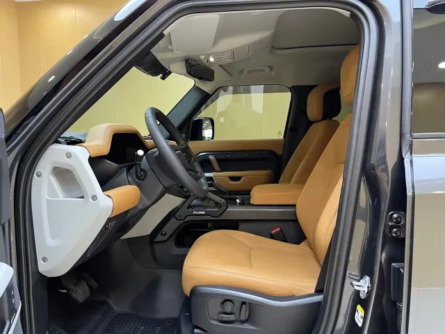 Land Rover Defender — Фото автомобиля 4