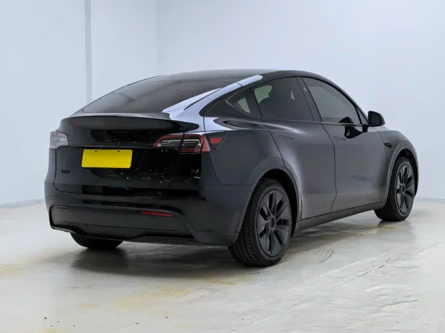 Tesla Model Y — Фото автомобиля 9
