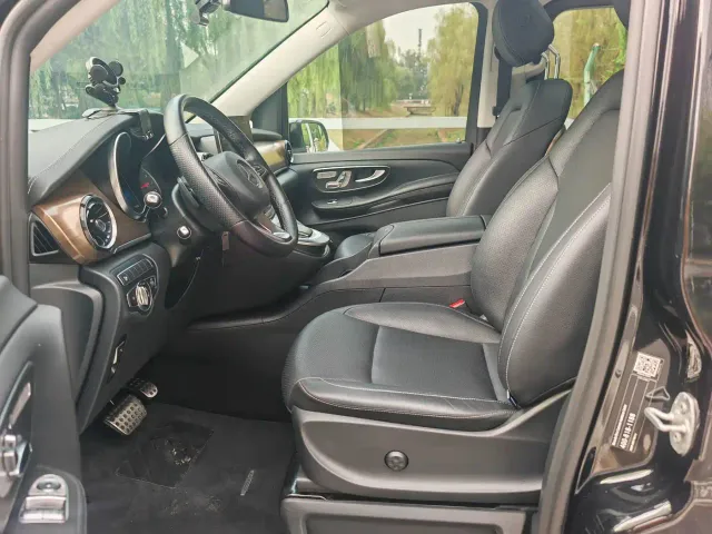 Mercedes-Benz V-Class — Фото автомобиля 7