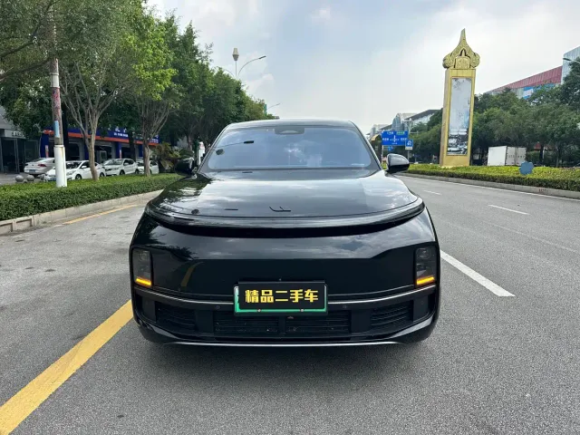 Li Auto L8 — Фото автомобиля 2