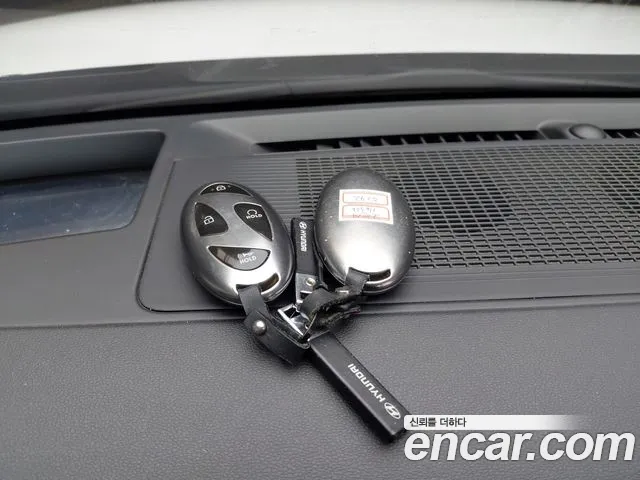 Hyundai Grandeur Grandeur (GN7) 2.5 Бензин 2WD — Фото автомобиля 17