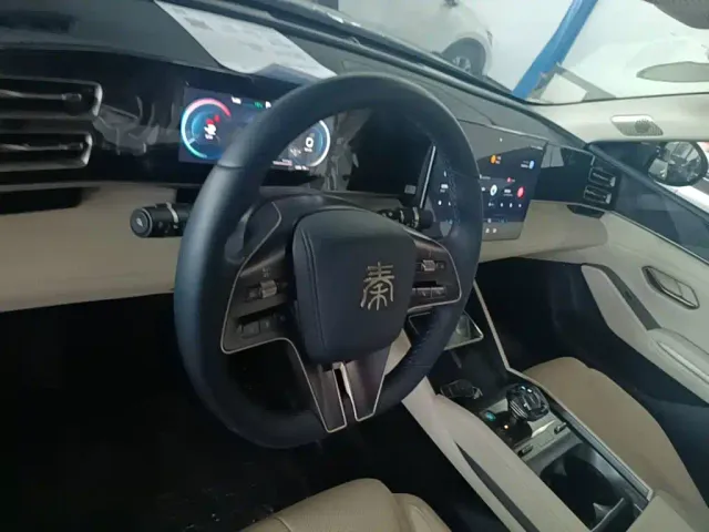 BYD Qin L — Фото автомобиля 10