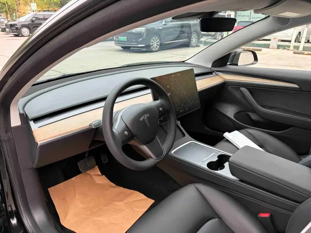 Tesla Model 3 — Фото автомобиля 8