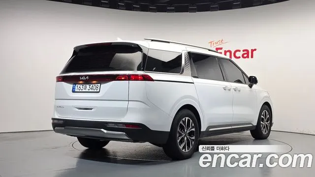 Kia Carnival Generation 4 — Фото автомобиля 2