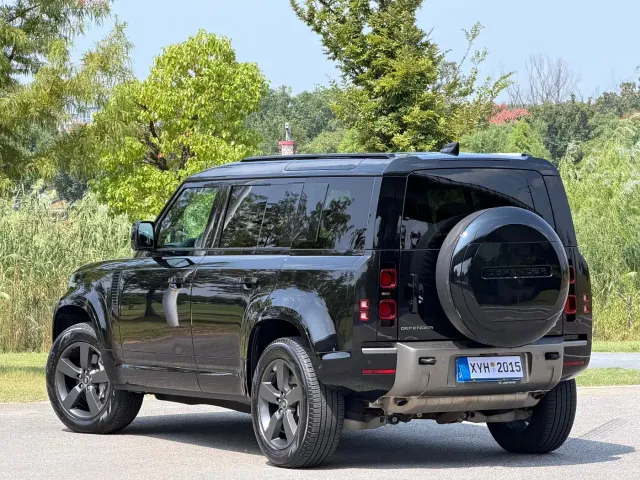 Land Rover Defender — Фото автомобиля 22