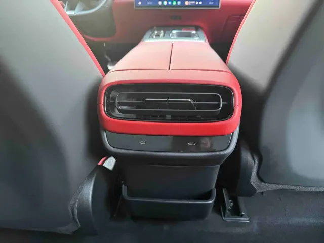 Xiaomi SU7 — Фото автомобиля 14