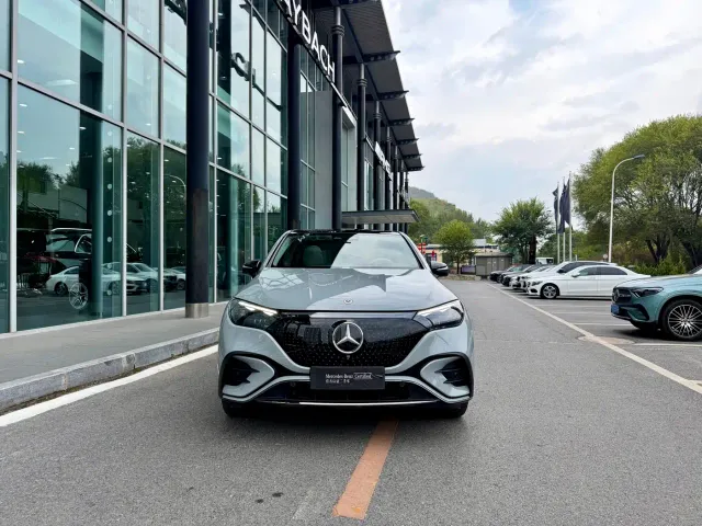 Mercedes-Benz EQE SUV — Фото автомобиля 2