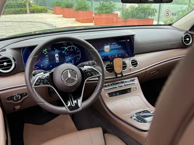 Mercedes-Benz E-Class — Фото автомобиля 25