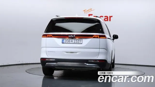 Kia Carnival Generation 4 — Фото автомобиля 4