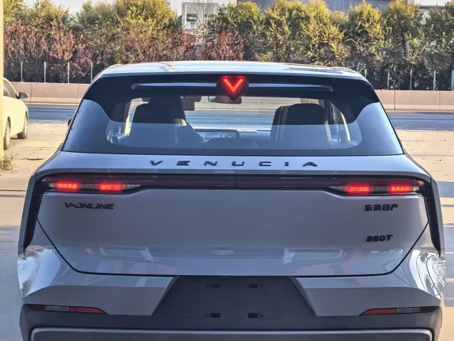 Venucia V-Online — Фото автомобиля 6