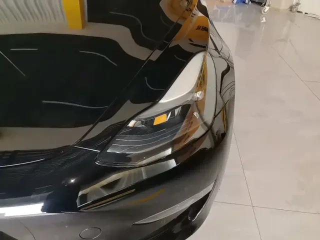 Tesla Model 3 — Фото автомобиля 23