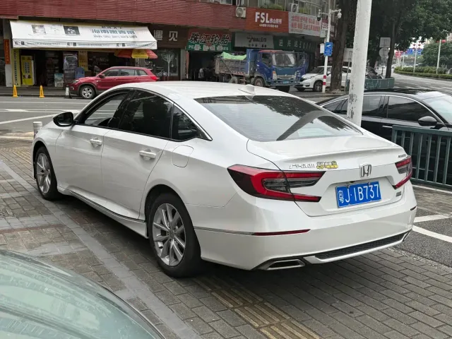 Honda Accord — Фото автомобиля 4