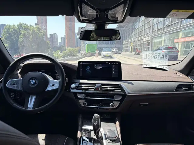 BMW 5 Series — Фото автомобиля 18