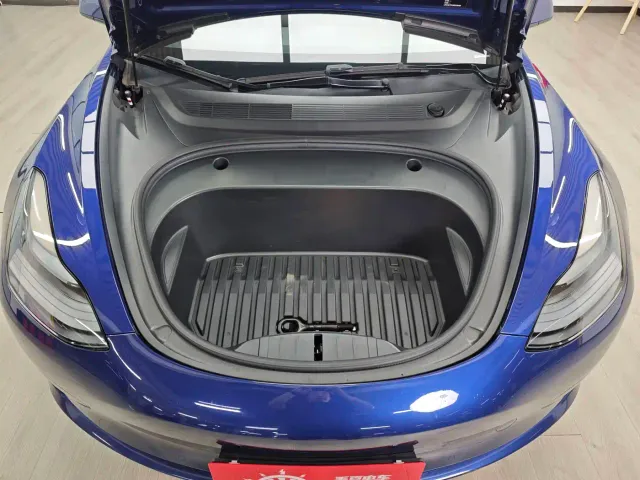 Tesla Model 3 — Фото автомобиля 7