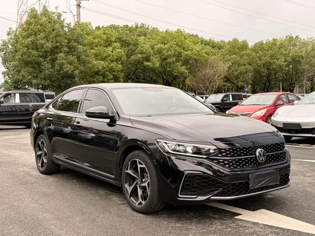 Volkswagen Passat — Фото автомобиля 3