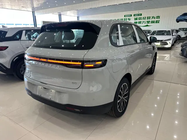 Leapmotor B10 — Фото автомобиля 9