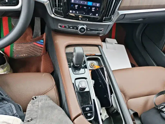 Volvo V90 — Фото автомобиля 18
