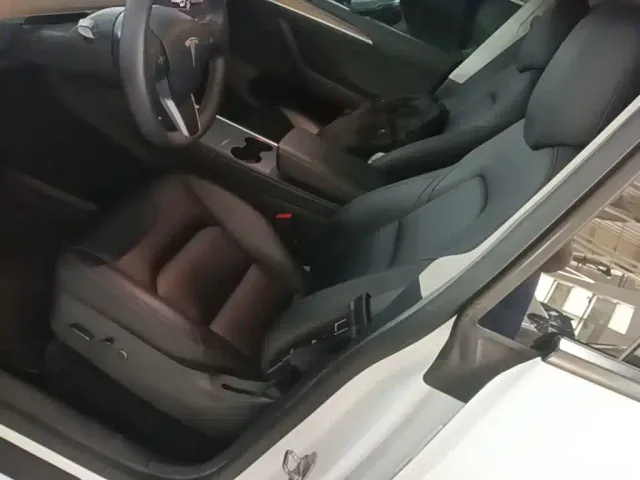 Tesla Model Y — Фото автомобиля 14