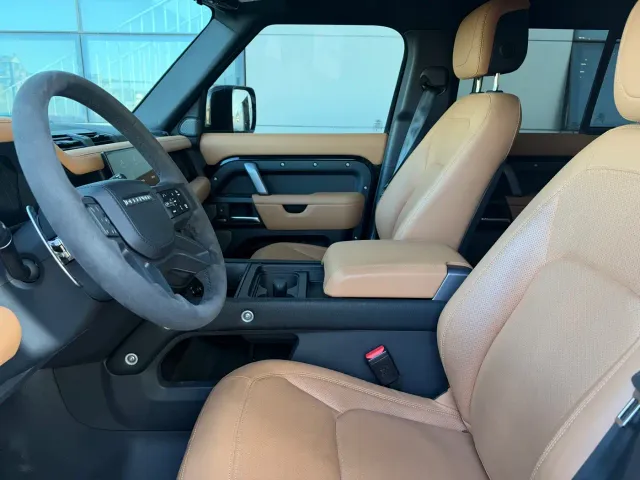 Land Rover Defender — Фото автомобиля 12