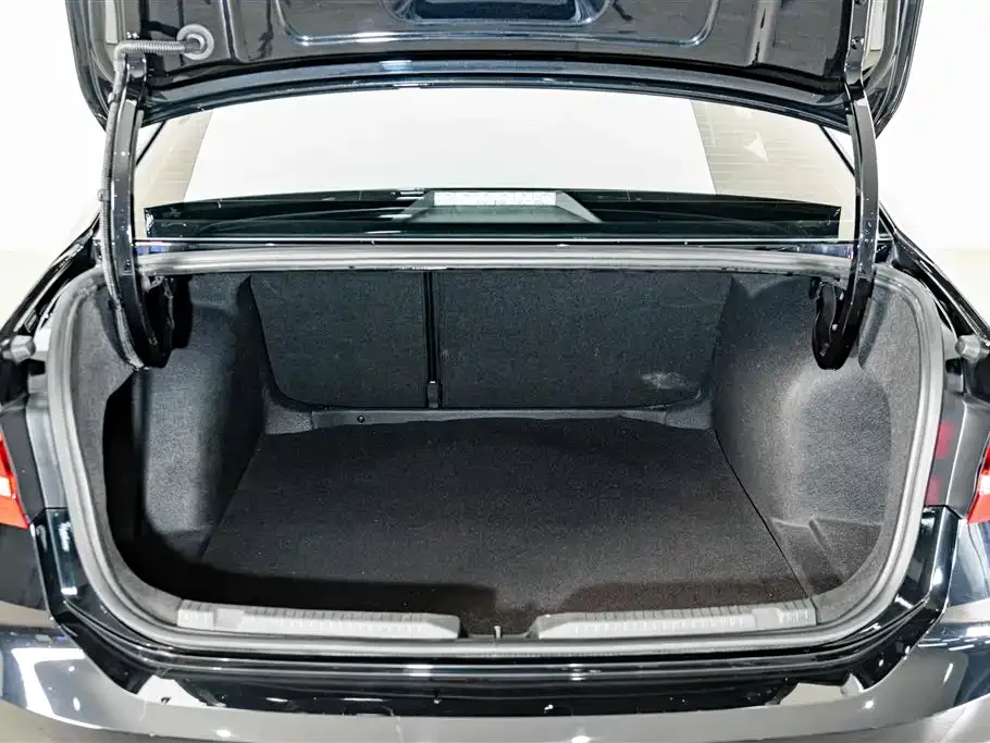 Volkswagen Lavida 2023 300TSI DSG Starlight Full Comfort Edition — Фото автомобиля 23