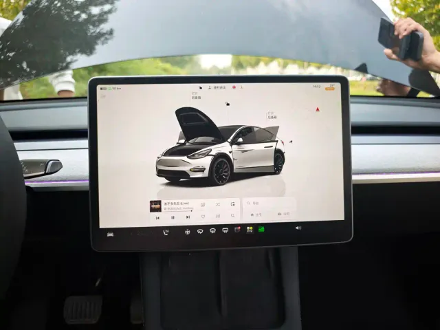 Tesla Model Y — Фото автомобиля 10