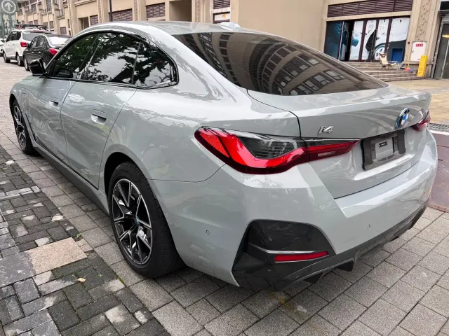 BMW i4 — Фото автомобиля 7