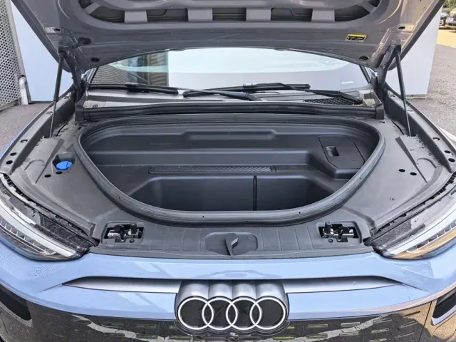 Audi Q6L e-tron — Фото автомобиля 9