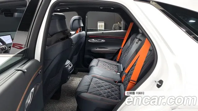 Genesis GV70 — Фото автомобиля 12