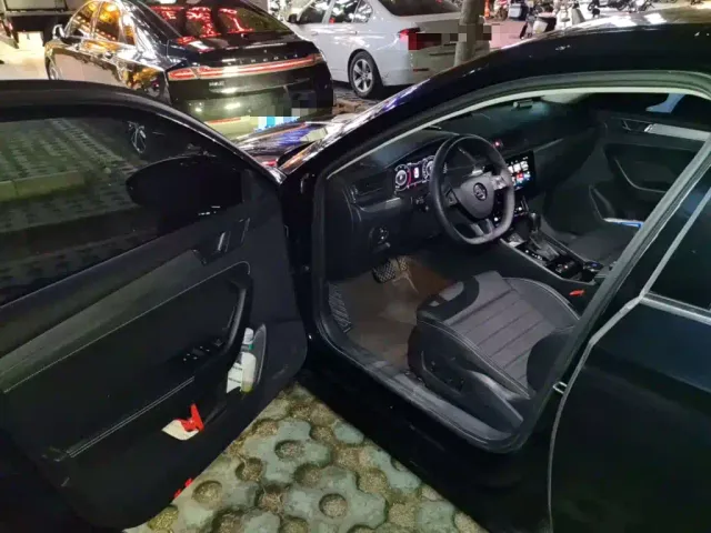 Skoda Superb — Фото автомобиля 12