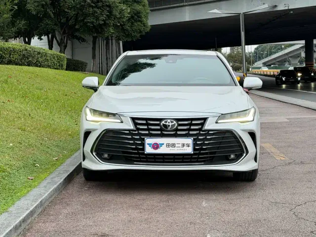 Toyota Avalon — Фото автомобиля 2