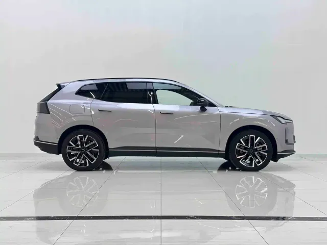 Volvo XC70 Plug-in Hybrid — Фото автомобиля 7