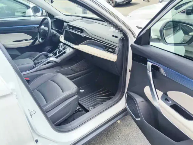 Geely Boyue — Фото автомобиля 13