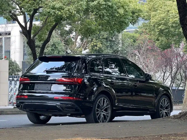 Audi Q7 — Фото автомобиля 5
