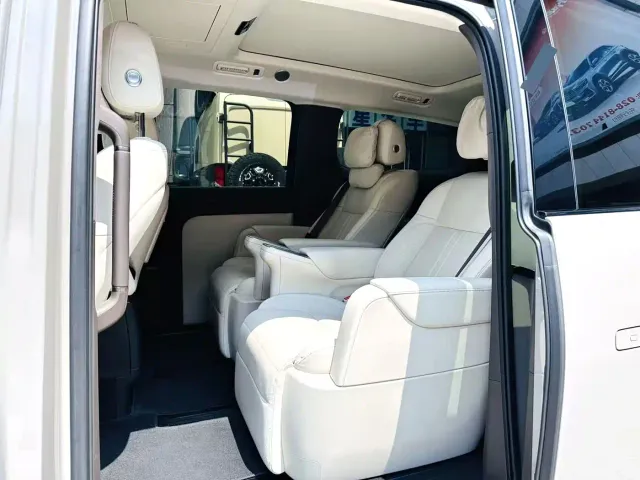Li Auto MEGA — Фото автомобиля 8