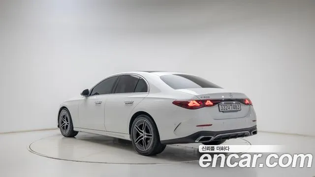 Mercedes-Benz E-Class — Фото автомобиля 2