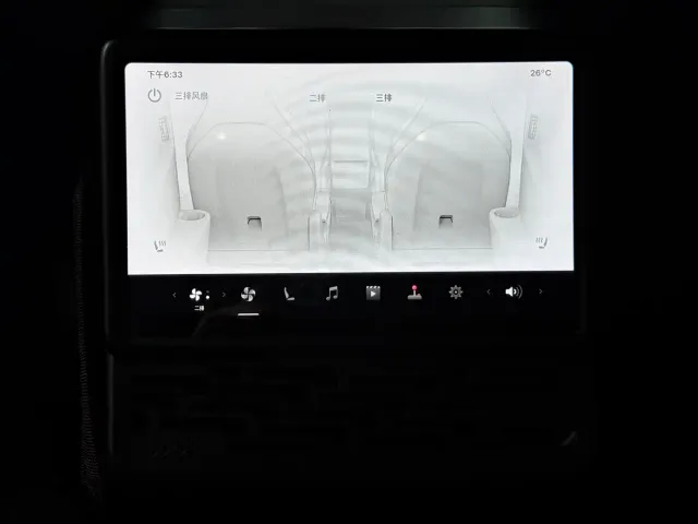 Tesla Model Y L — Фото автомобиля 15